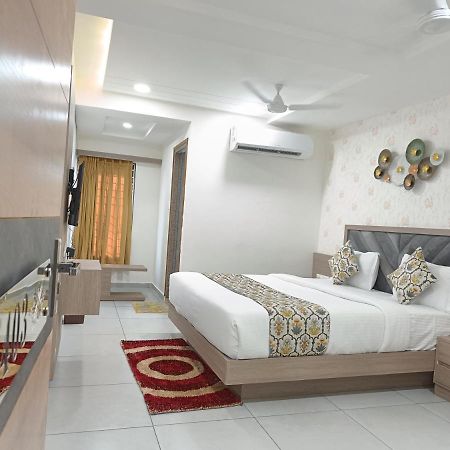Hotel Lotus Ānand المظهر الخارجي الصورة
