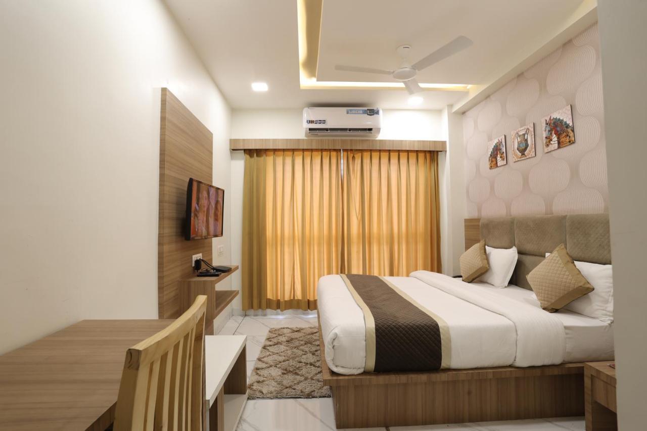 Hotel Lotus Ānand المظهر الخارجي الصورة