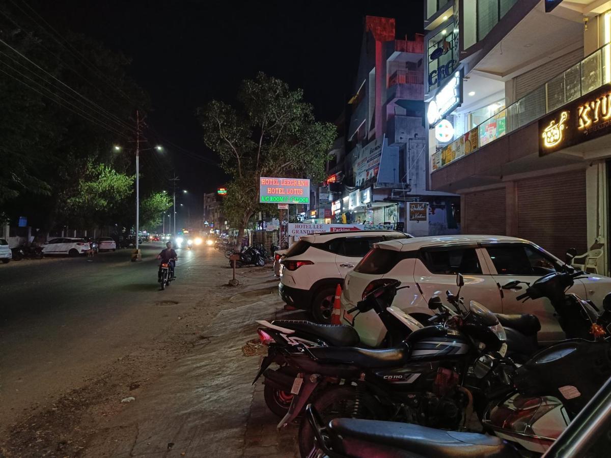 Hotel Lotus Ānand المظهر الخارجي الصورة