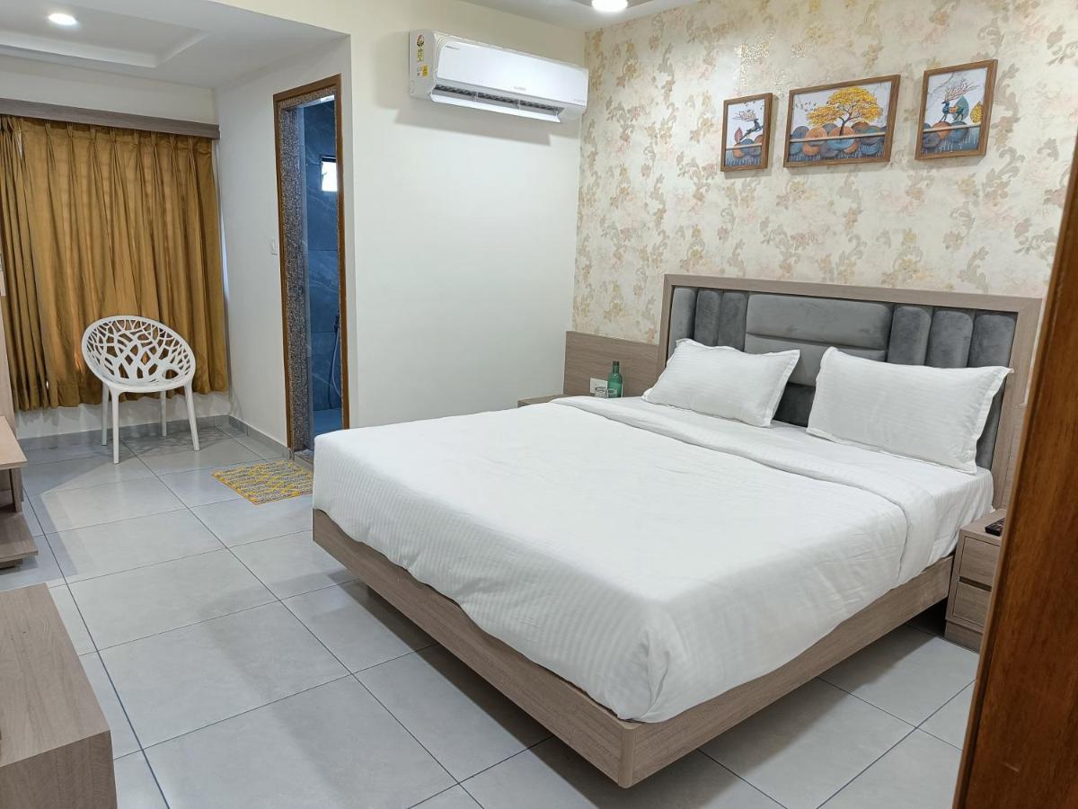 Hotel Lotus Ānand المظهر الخارجي الصورة